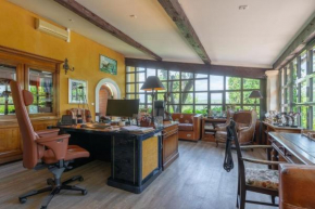 Presence of various equipped shores in the immediate vicinity with private garden